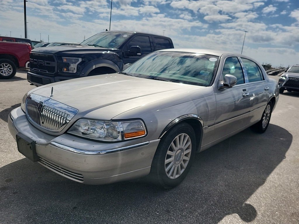 2003 Lincoln Town Car